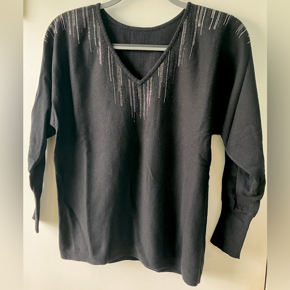 Vince Camuto V-neck Pullover Sweater Black Dolman Sleeves & Rhinestones Womans S
